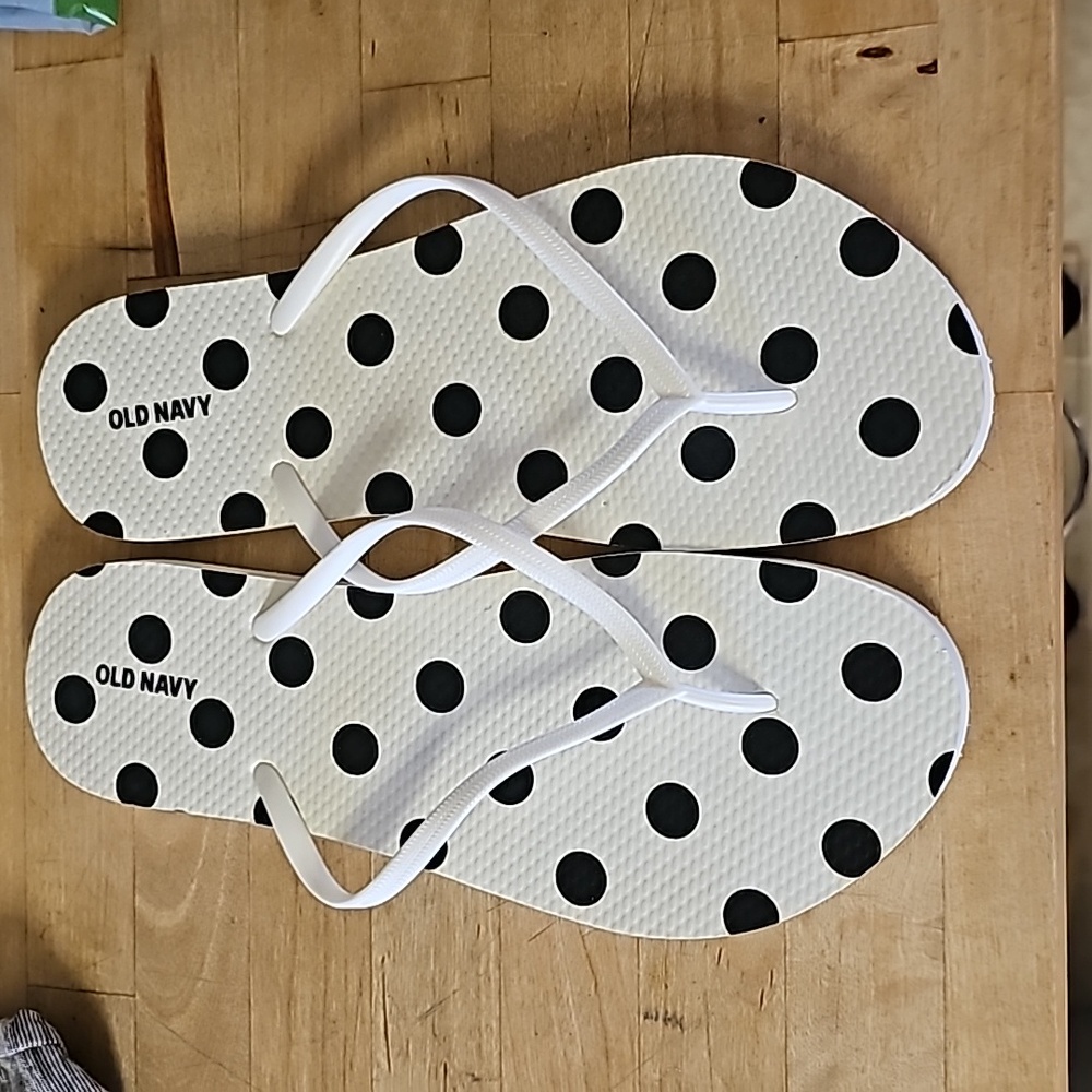 PolkaDot thongs NWOT size 9.      Tote 5